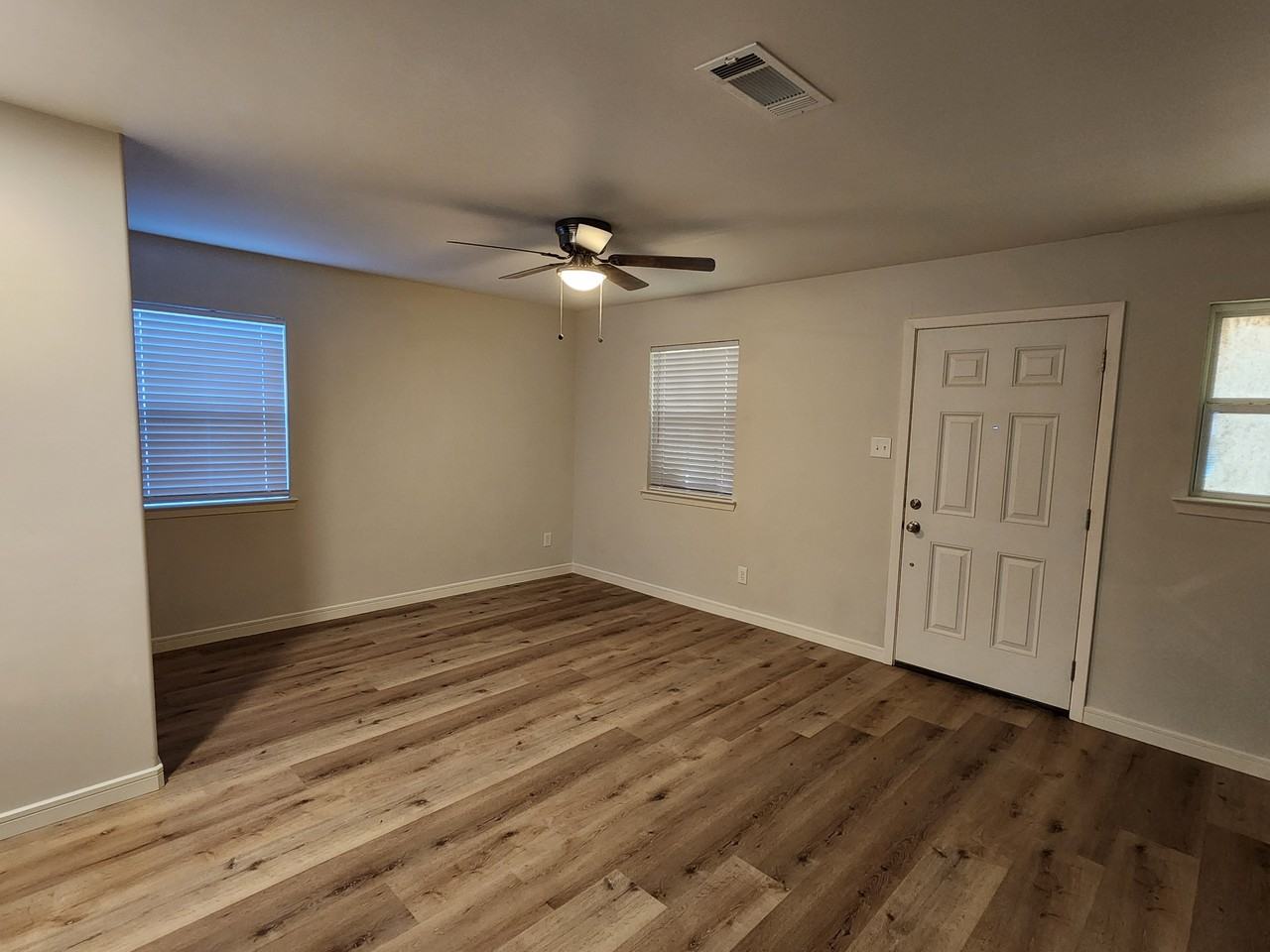 4010 Fair Park Blvd - Photo 2 of 7