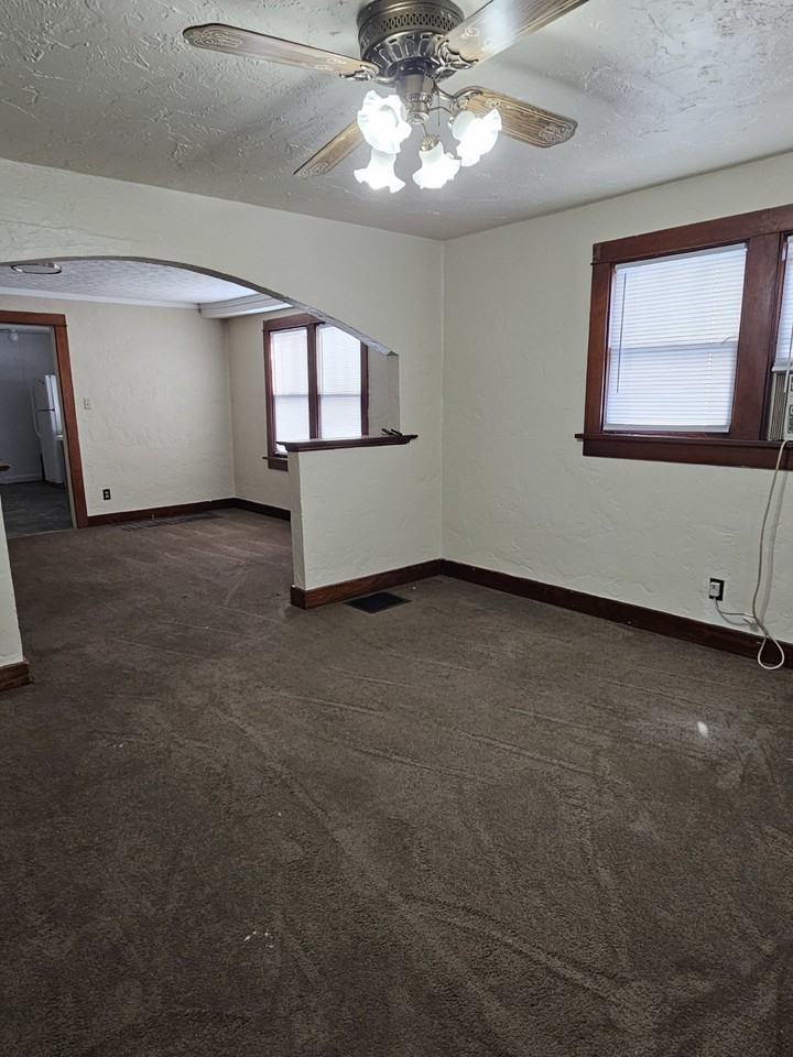 325 Burleigh Ave - Photo 2 of 17