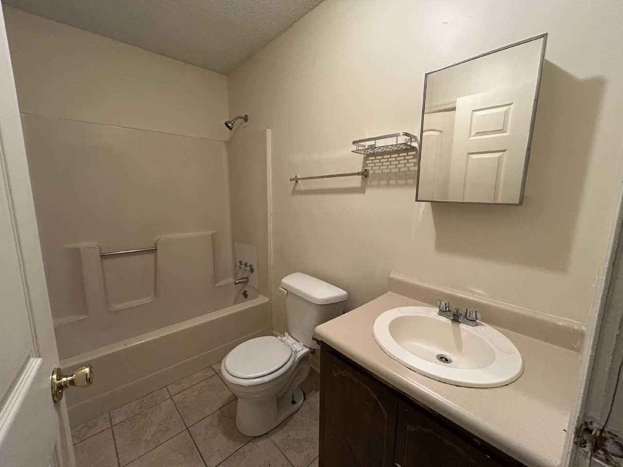 313B Pleasant St - Photo 3 of 6