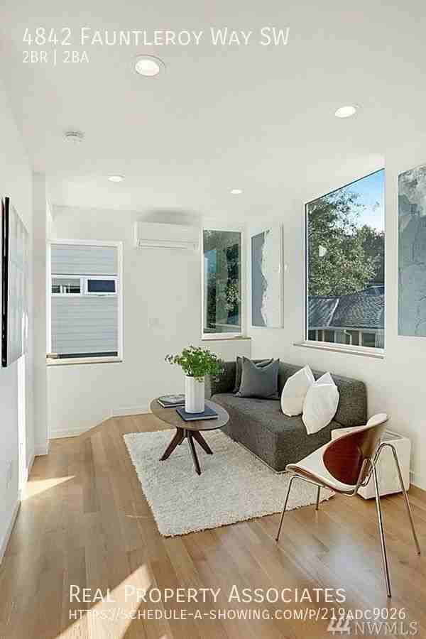 4842 Fauntleroy Way Sw - Photo 3 of 16