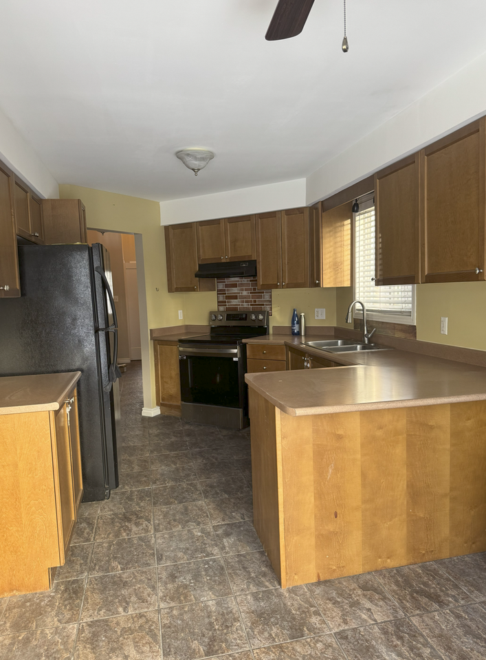 254 Newport Dr - Photo 2 of 11