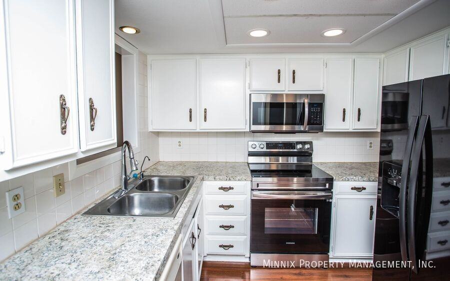 5706 38th St - Photo 2 of 34