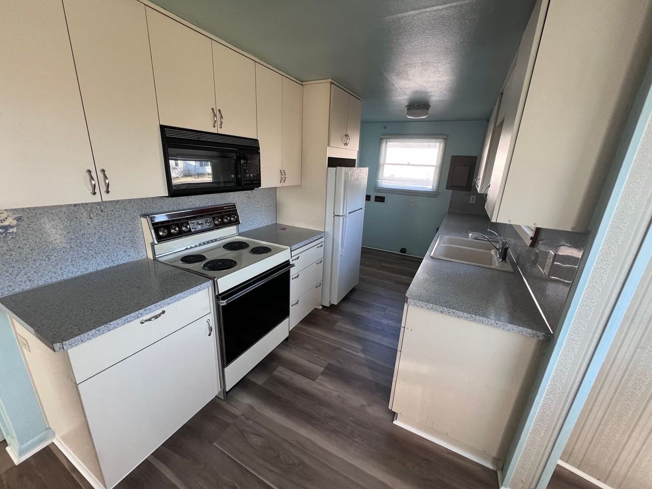 1219 Broad St - Photo 7 of 13