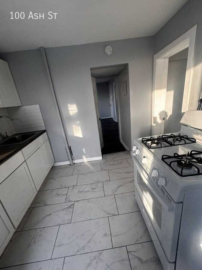 100 Ash St - Photo 2 of 9