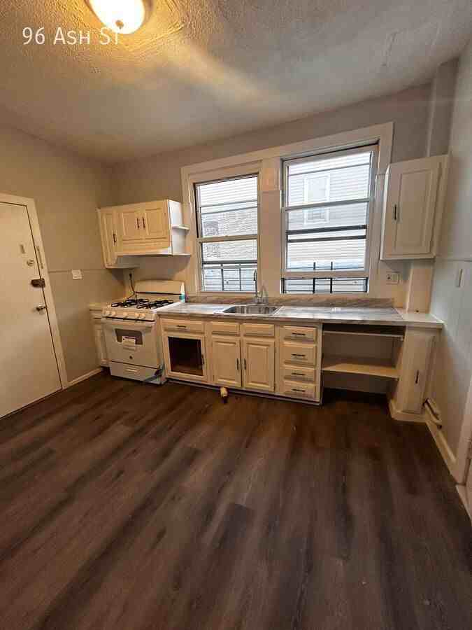 96 Ash St - Photo 6 of 6