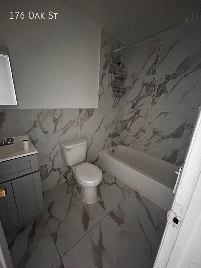 176 Oak St - Photo 2 of 6