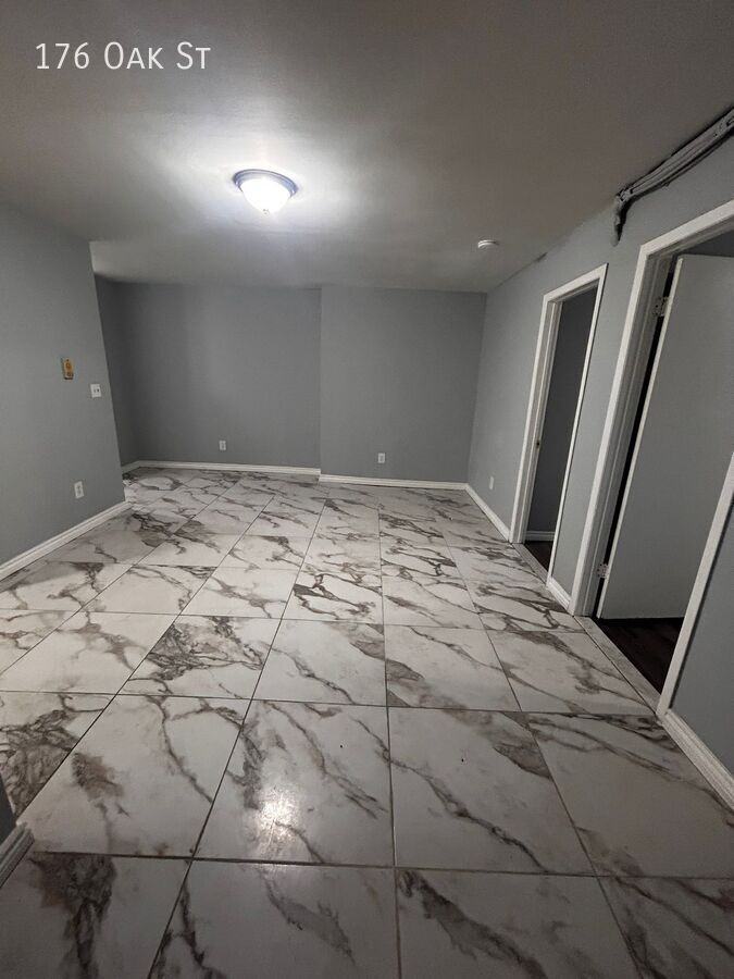 176 Oak St - Photo 4 of 6