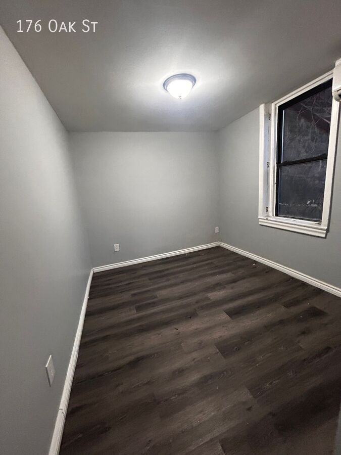 176 Oak St - Photo 6 of 6