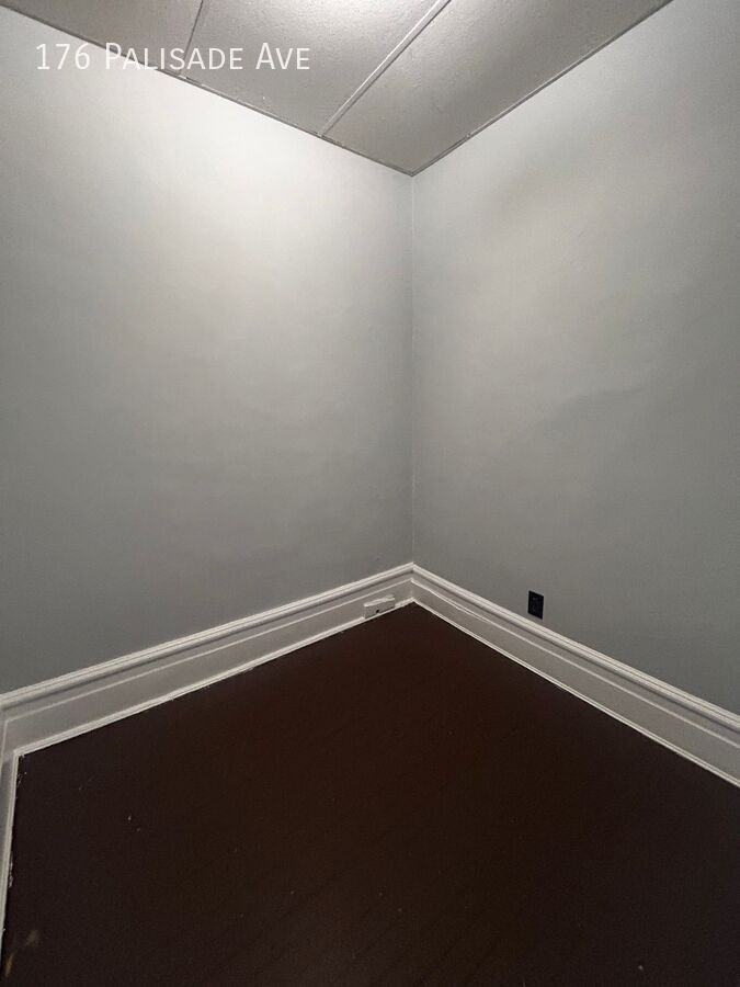 176 Palisade Ave - Photo 6 of 9