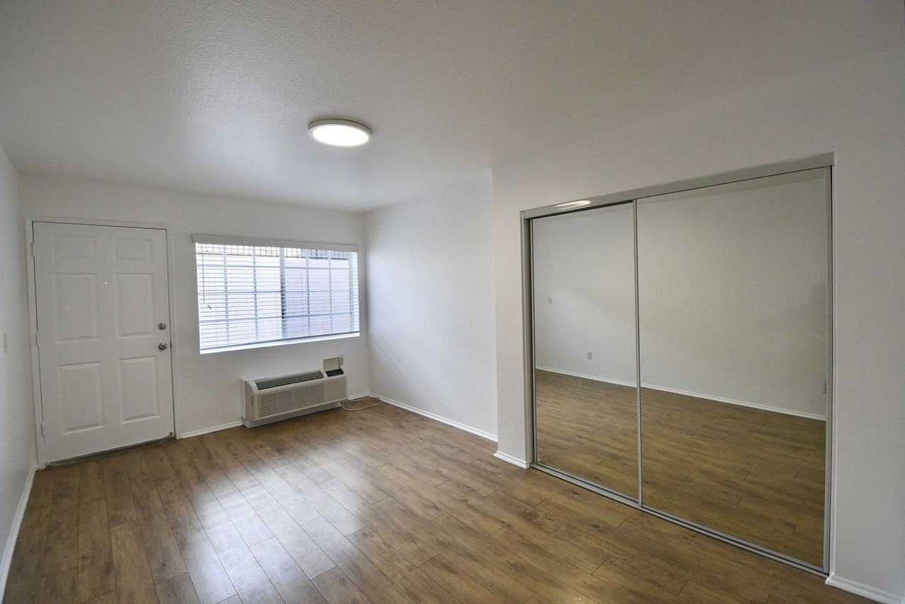 5328 - Photo 2 of 32