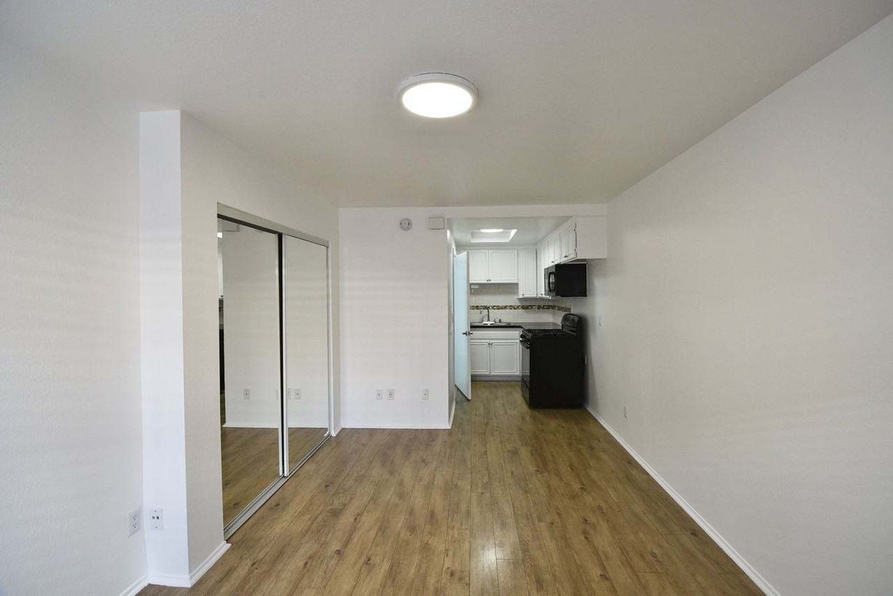 5328 - Photo 5 of 32