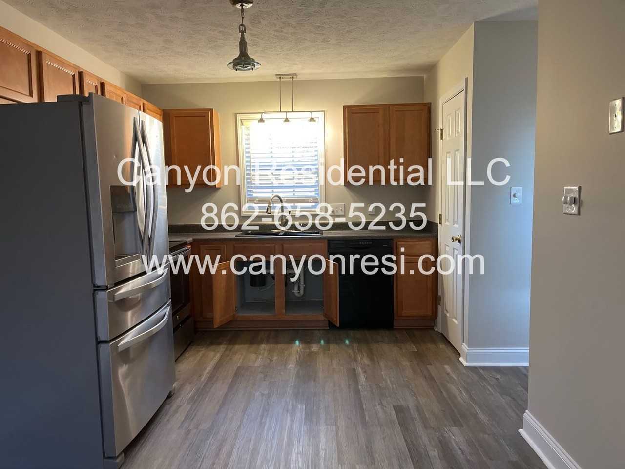 260 Sanford Ct - Photo 2 of 12
