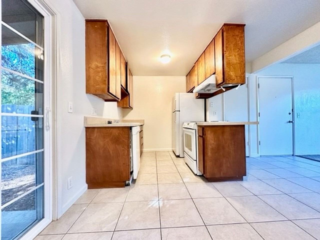 635 W 6th Avenue - Photo 3 of 32