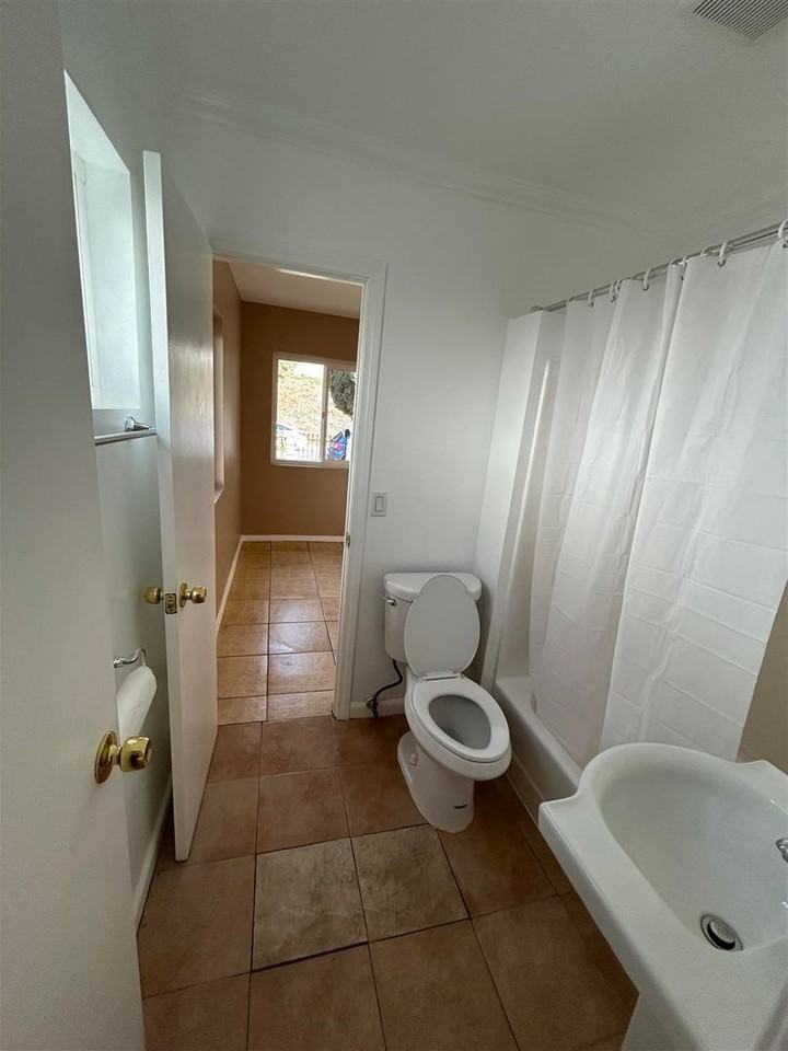 1445 S Sydney Dr - Photo 2 of 9