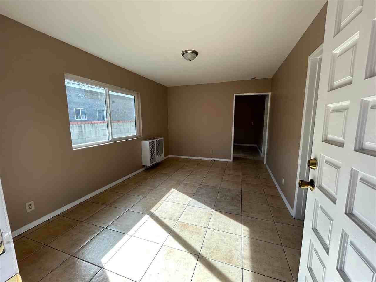 1445 S Sydney Dr - Photo 3 of 9