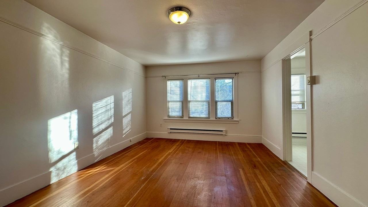 Aloha Apartments - Photo 2 of 35