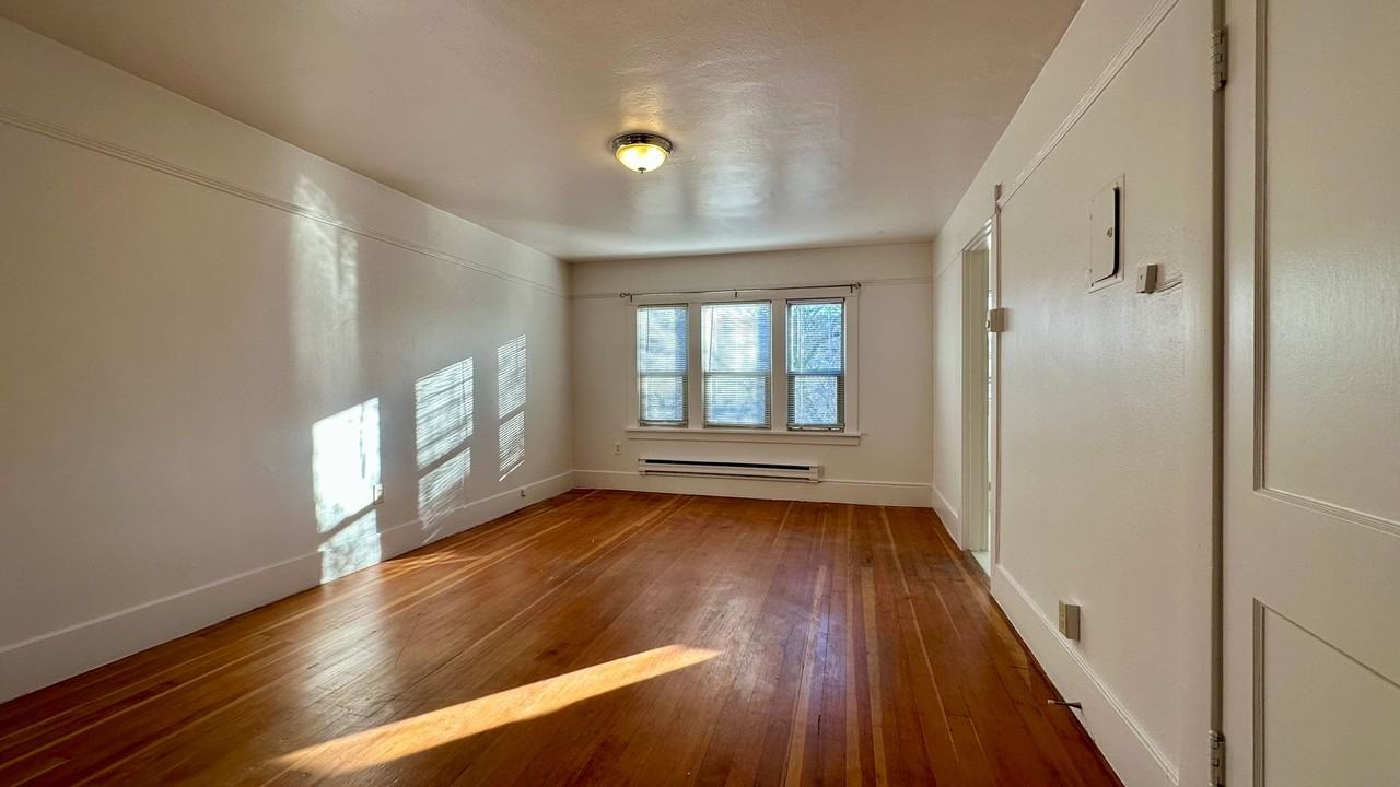 Aloha Apartments - Photo 3 of 35