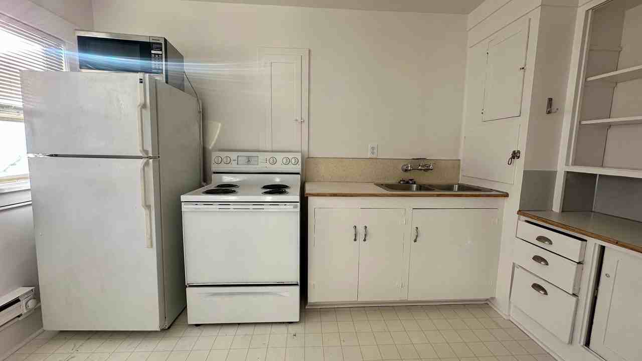 Aloha Apartments - Photo 7 of 35