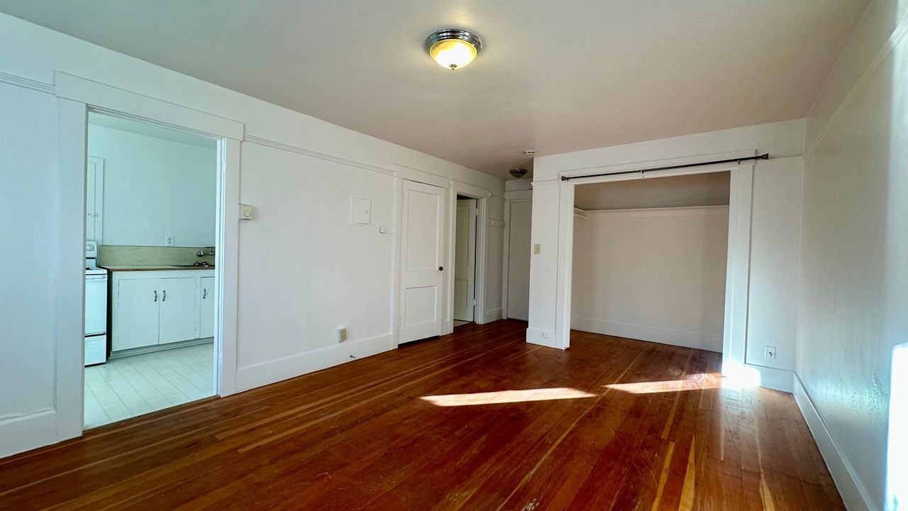 Aloha Apartments - Photo 5 of 35