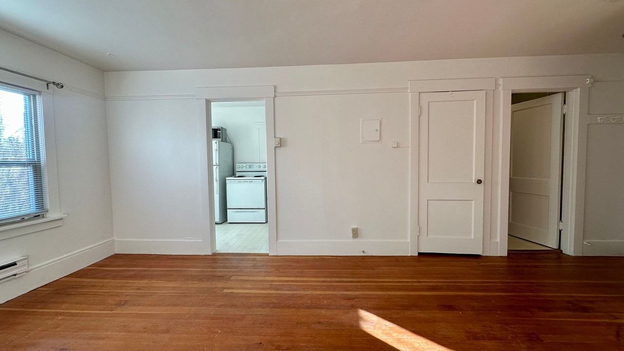 Aloha Apartments - Photo 6 of 35