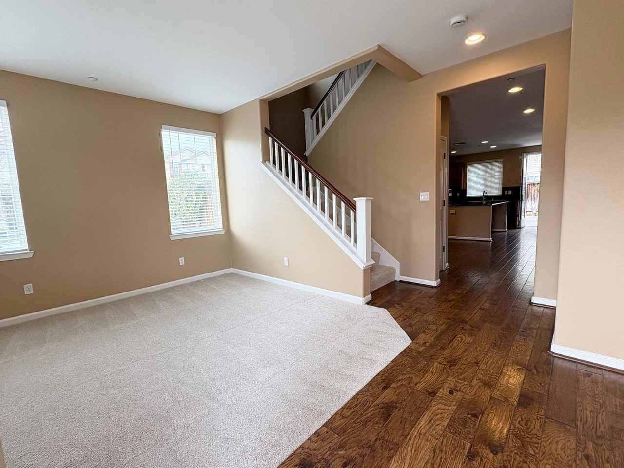 533 Almanor St - Photo 2 of 25