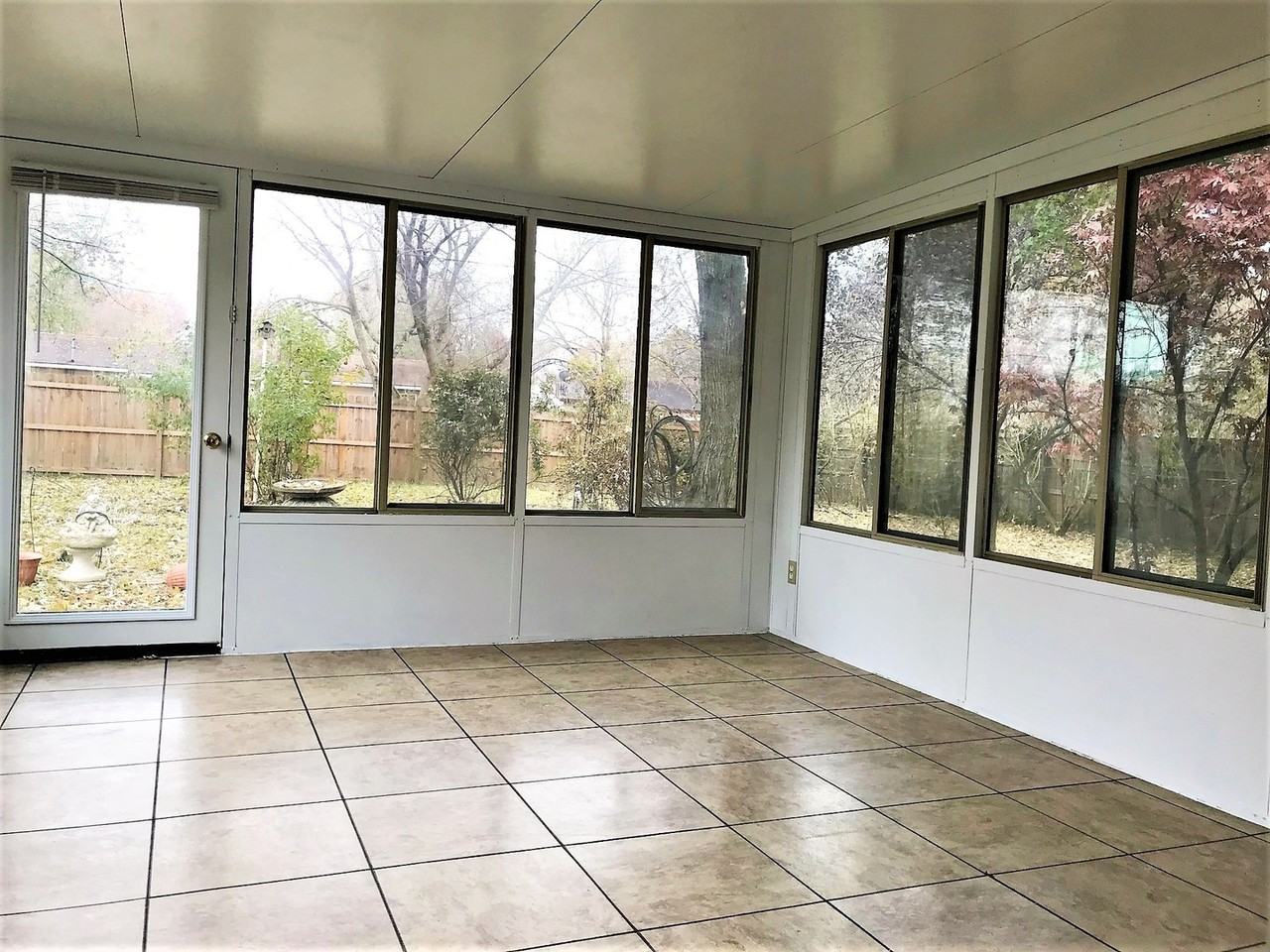 1304 W Sunset Dr - Photo 2 of 2