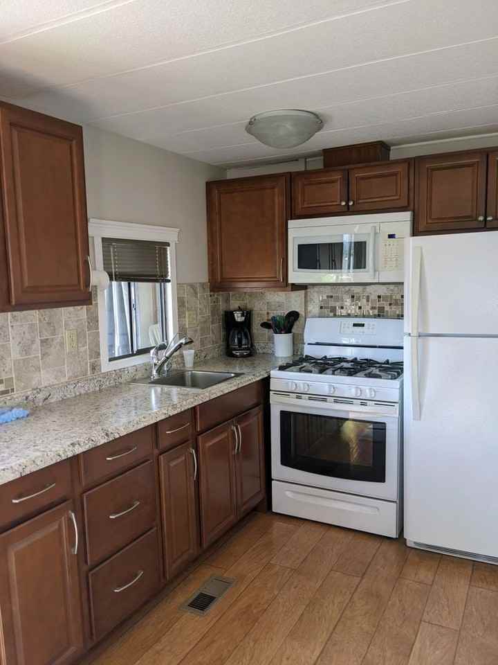 13827 East 49th Street #A - Photo 5 of 9