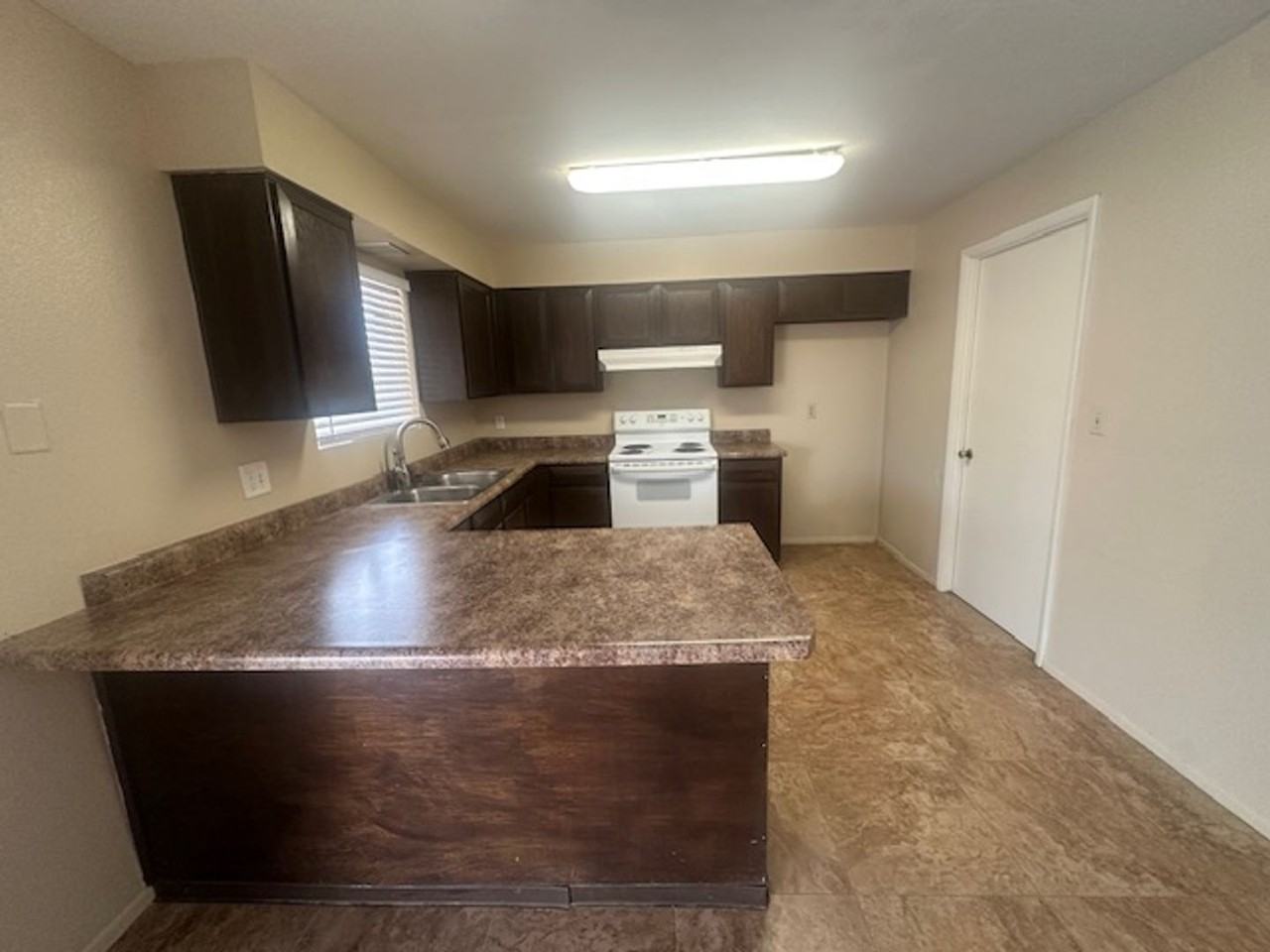 723 E Yale Dr - Photo 3 of 17