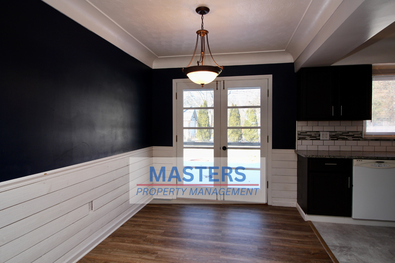 231 W South Boundary St - Photo 2 of 30