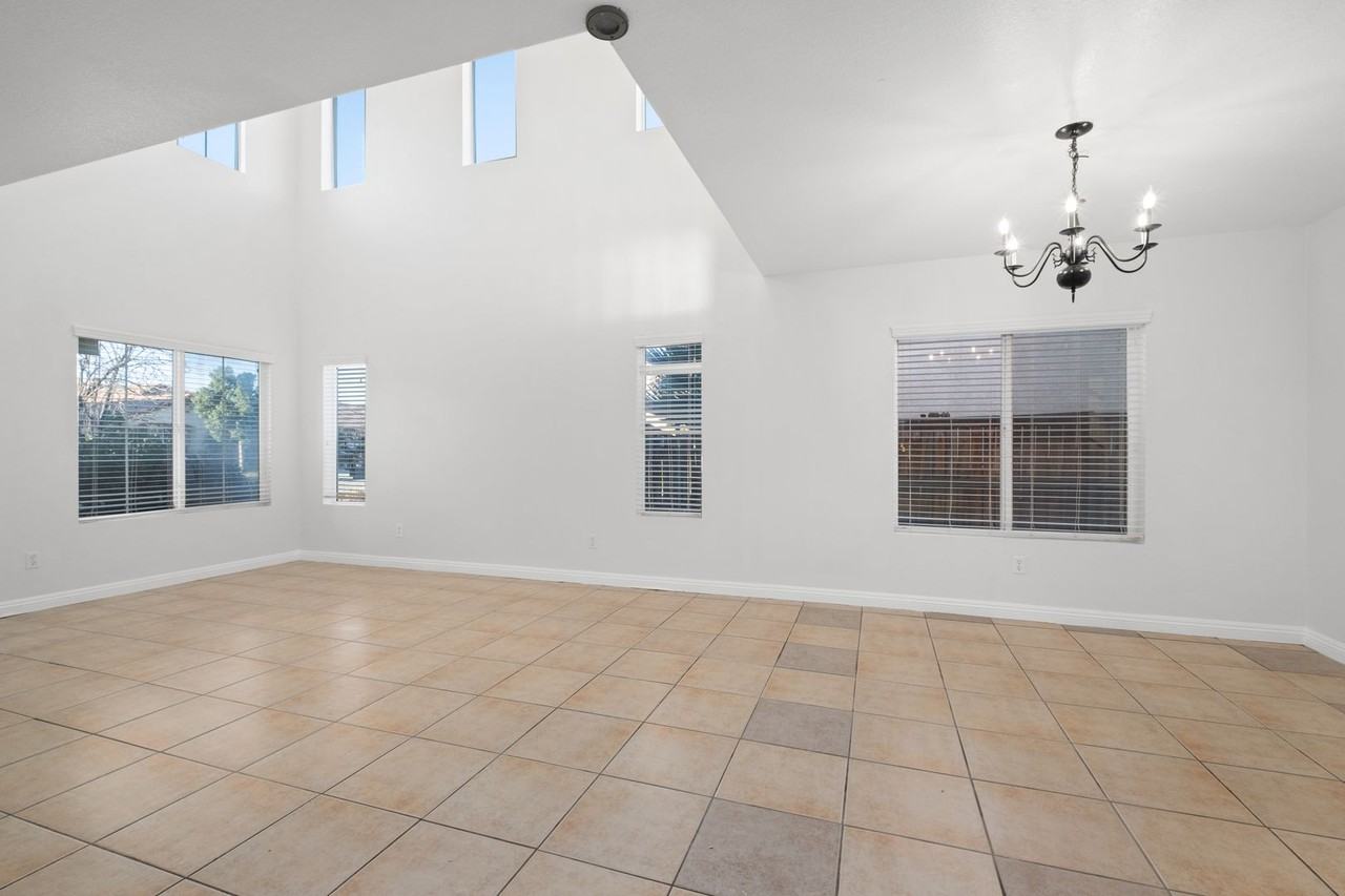15324 Adobe Way - Photo 4 of 35