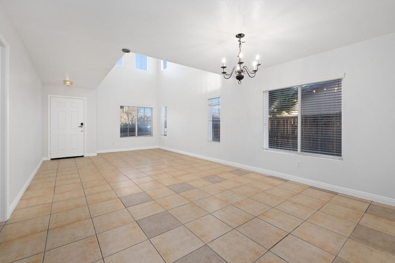 15324 Adobe Way - Photo 6 of 35