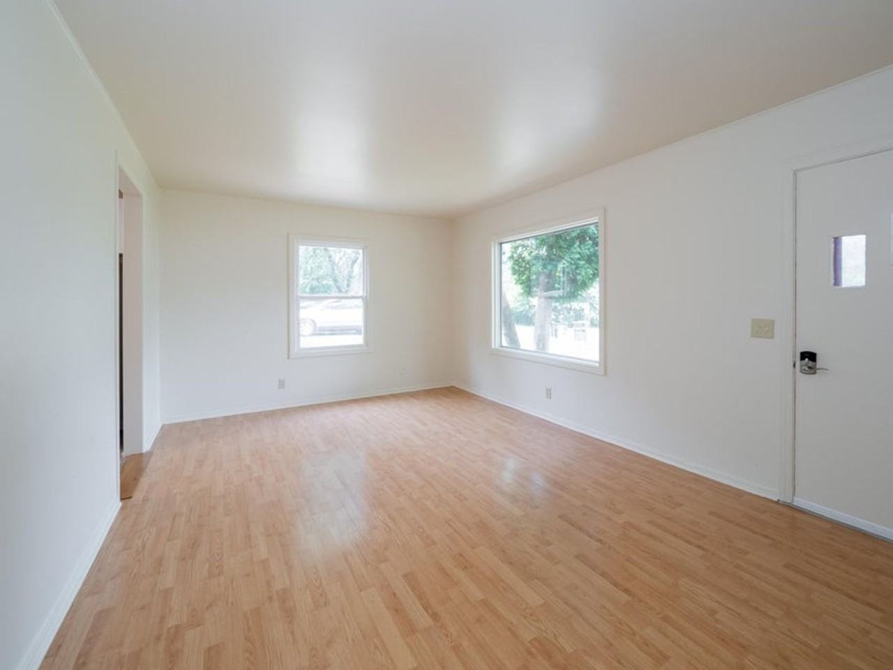 1928 Eckener Dr - Photo 4 of 18