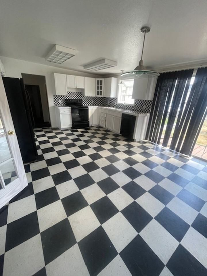 1318 Main St - Photo 3 of 12