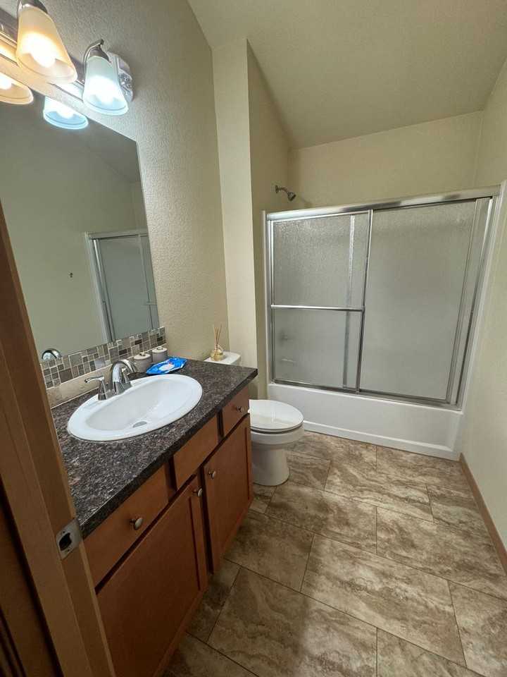 23215 Ne Halsey St - Photo 7 of 12