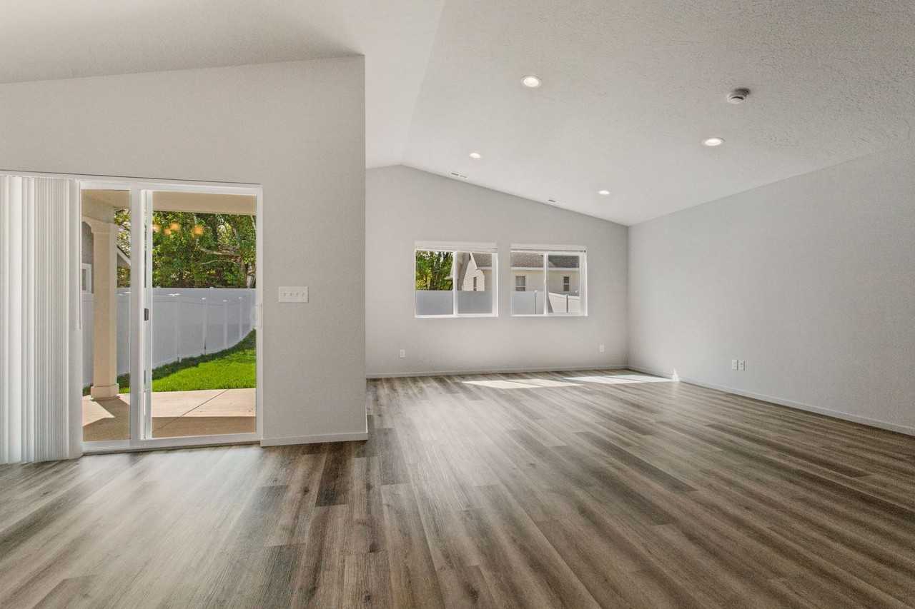 17617 E Maxwell Ave - Photo 3 of 28