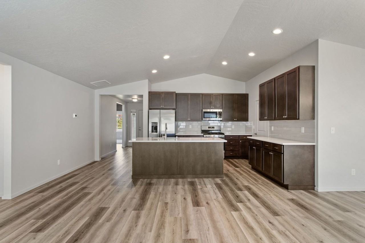 17617 E Maxwell Ave - Photo 5 of 28