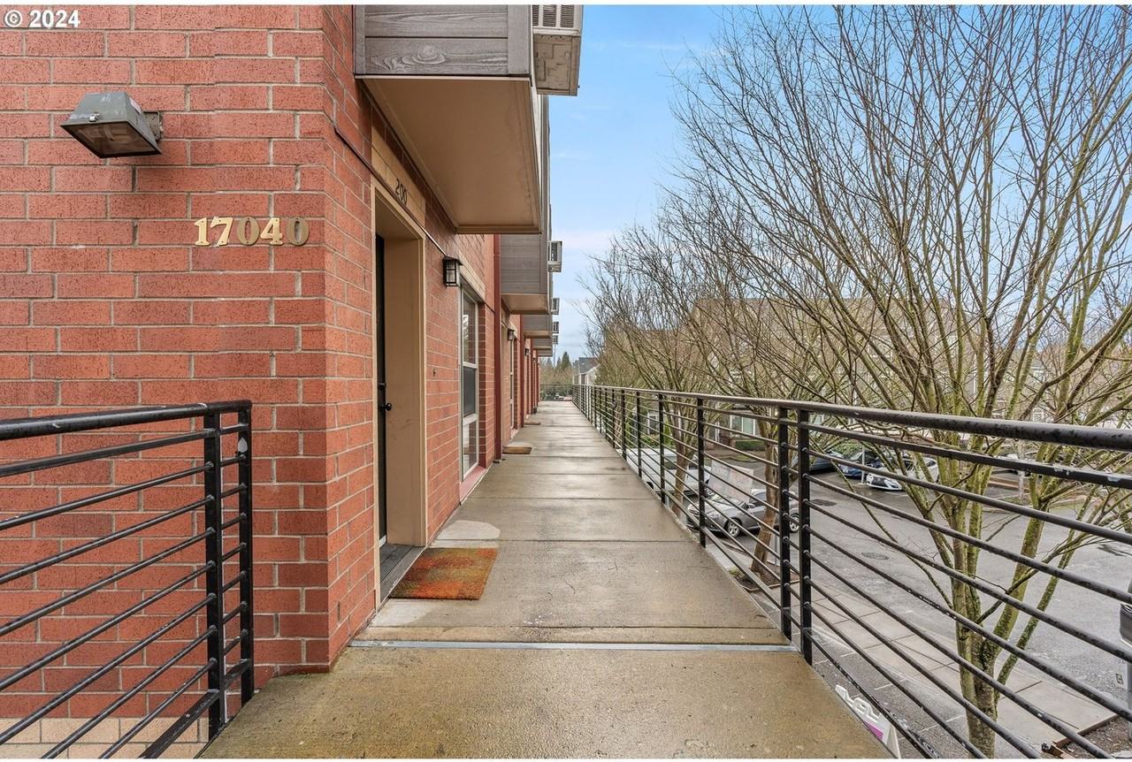 17040 Sw Whitley Way #203 - Photo 2 of 21