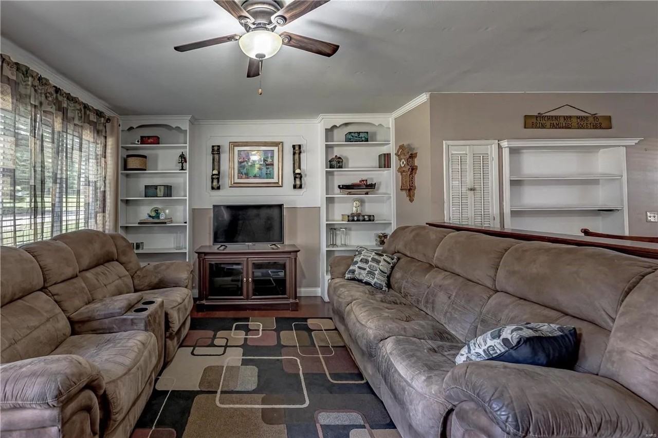 1687 Coachway Ln - Photo 3 of 14