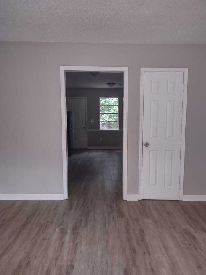 180 Saturn Ln - Photo 3 of 9