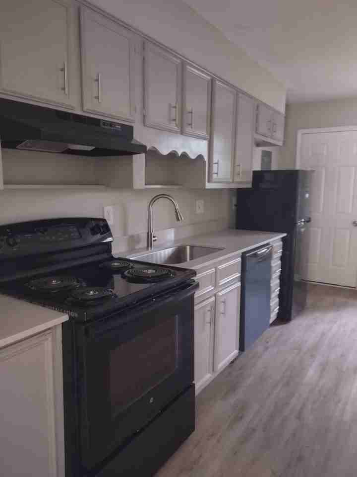 180 Saturn Ln - Photo 4 of 9