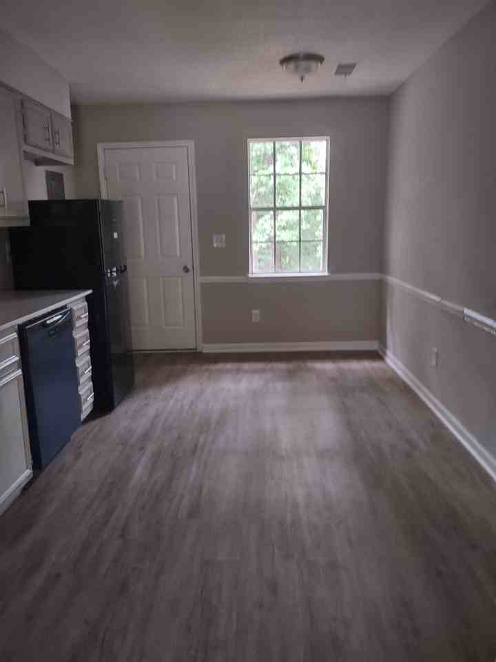 180 Saturn Ln - Photo 5 of 9