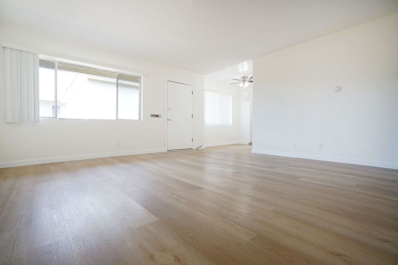 Acacia Ave 11941  (Concordia Apts) - Photo 2 of 20