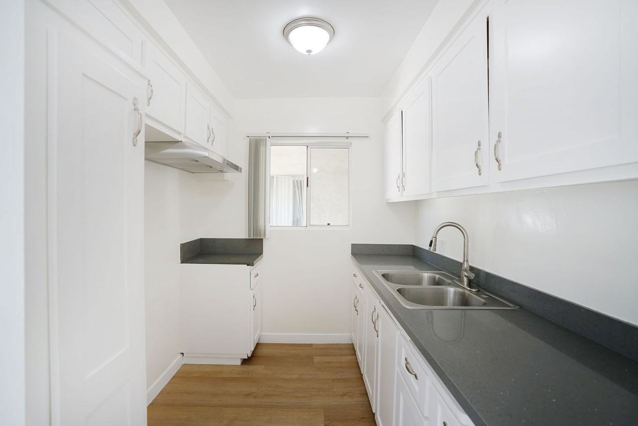 Acacia Ave 11941  (Concordia Apts) - Photo 3 of 20