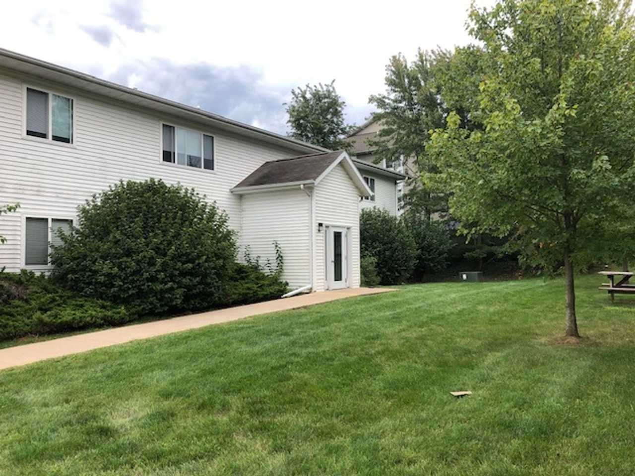 2 Bedroom quiet location in North Liberty. - Photo 2 of 9