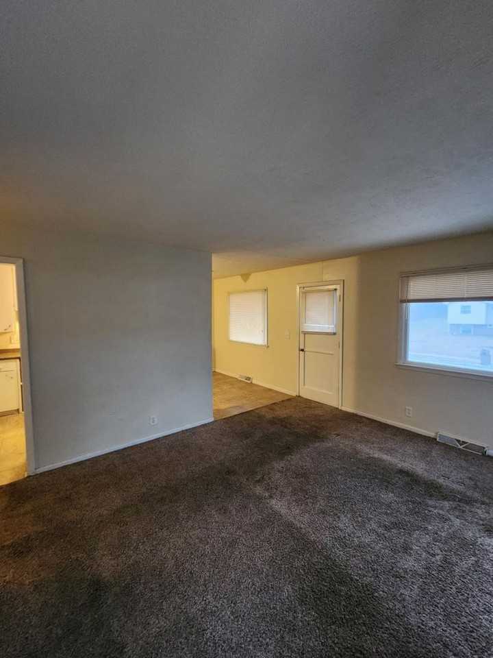 6327 N 51st Ave - Photo 2 of 21