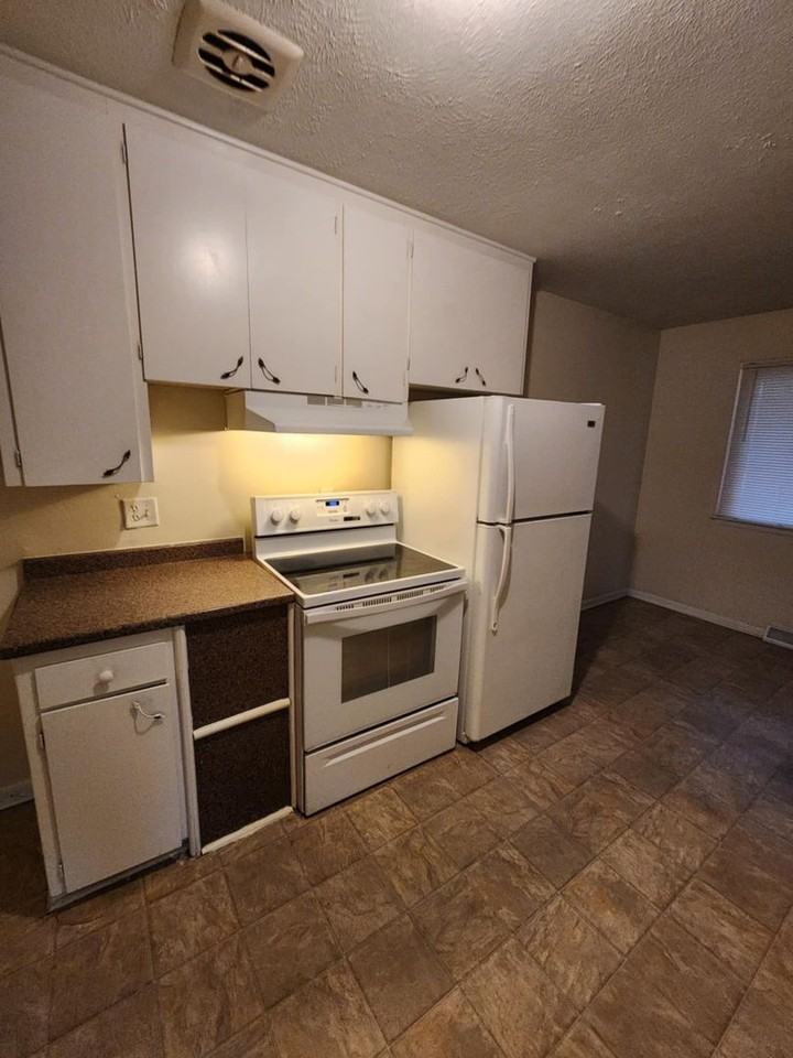 6327 N 51st Ave - Photo 7 of 21