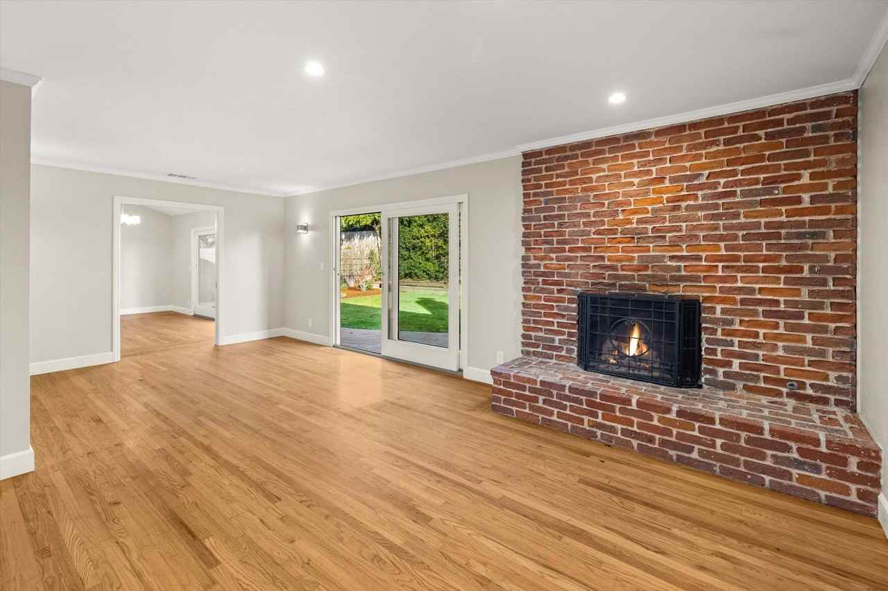 504 Consuelo Dr - Photo 3 of 27