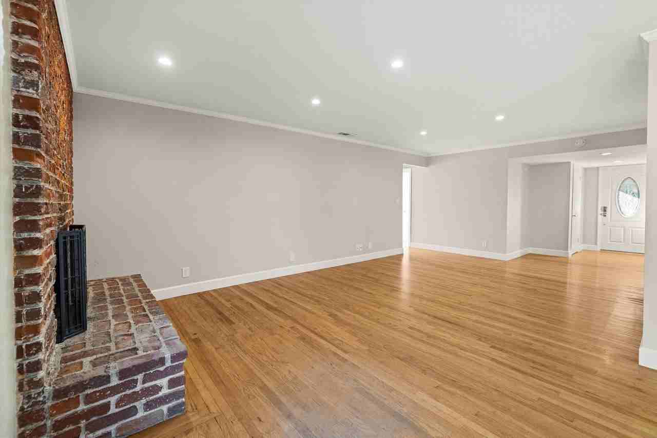 504 Consuelo Dr - Photo 4 of 27