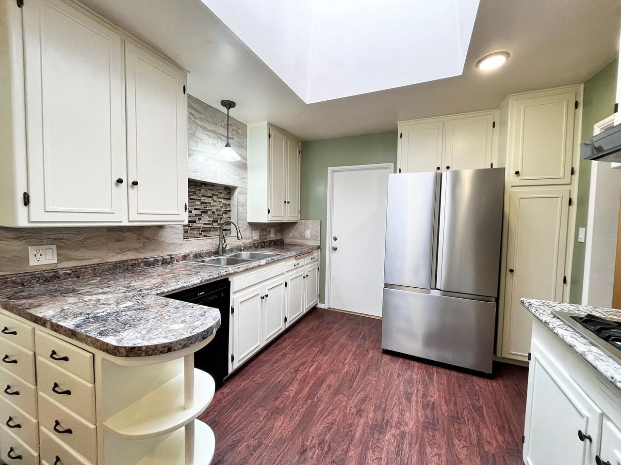 361 Minot Ave - Photo 3 of 27