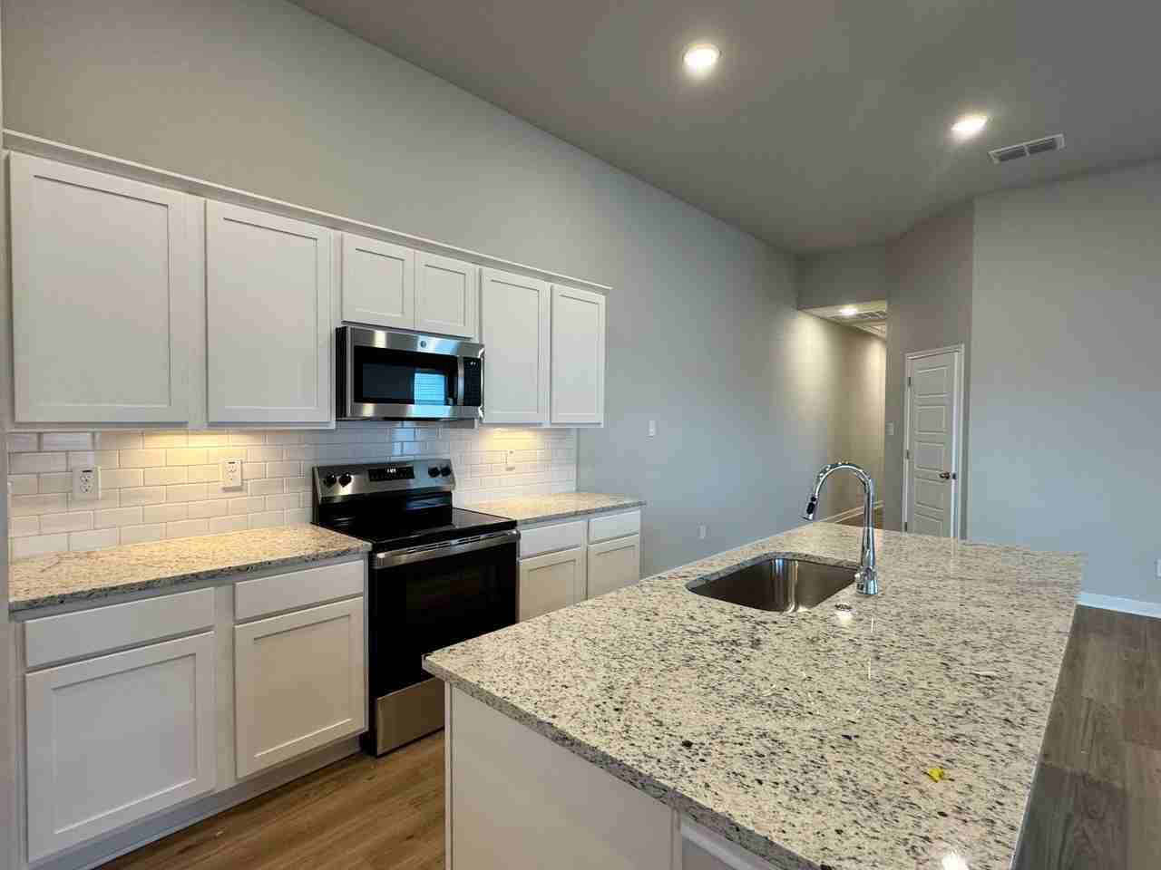 144 Schrader Dr #B - Photo 6 of 30